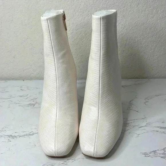 Journee Collection Sarla Bootie 8 - Picture 2 of 13